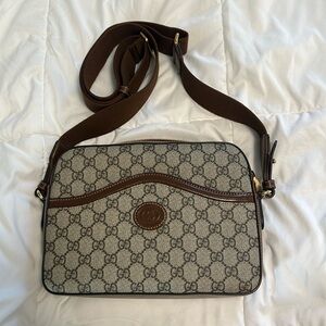 Authentic Gucci, Crossbody small messenger bag. Like New